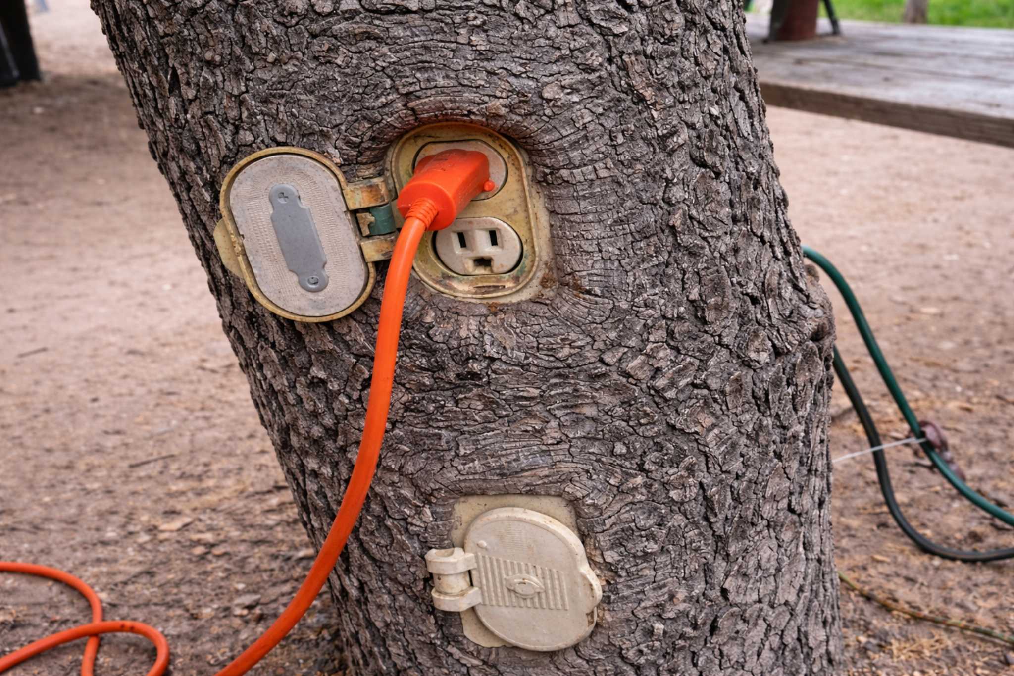 Short educational video about cutting electricity costs